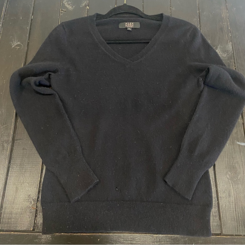 Alex Marie Long Sleeve Black V-Neck 100%‎ Cashmere Sweater Size M FLAWED